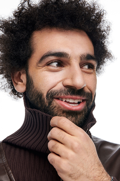 محمد صلاح على غلاف مجلة عالمية وإطلالات شبابية من دور أزياء شهيرة